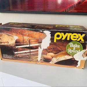 Vintage Pyrex Bake-A-Round for bread making